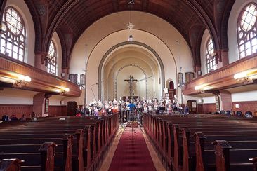 Paul-Gerhardt-Kirche with choir © Christina Gembaczka
